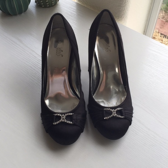 Black Deb heels - Picture 2 of 3